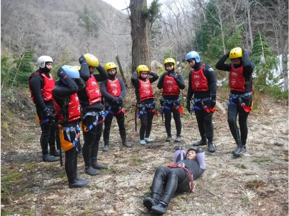 We arrived at our destination. After receiving instructions on how to ski, we headed to the river!