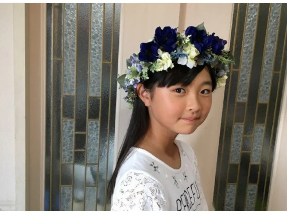 Recommended for brides, bridesmaids, and even flower girls.