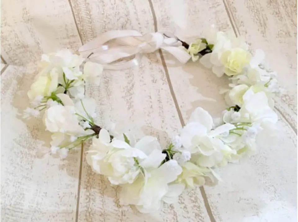 A flower crown is a truly wonderful gift for a bride on her wedding day.