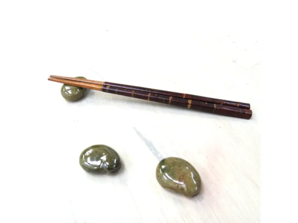 箸置き、ティースプーンなどの小物を作って自分のサインを入れましょう