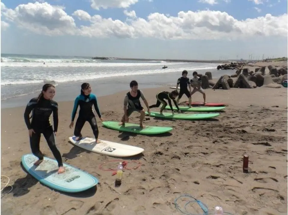 We will give you advice and explain the rules of surfing.