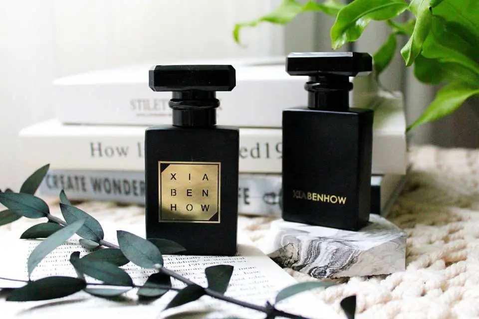 Every day you have a different outfit, so you should also have a different fragrance to match. Through this course, you can create your own perfume and learn about the effects and usage of each essential oil. Each person will blend a 20ml bottle of perfume during the course, and you can take it home on the same day!