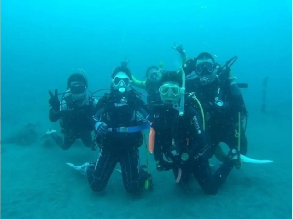 海洋実習では海の生き物にも出会います。ダイビングの楽しさを感じながらスキルをしっかりと身につけます。