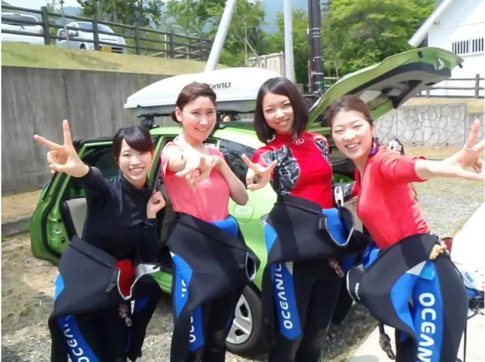 Tour preparations complete ~ Tour begins. Enjoy the splendor of the Yatsubuchi Falls valley, one of Japan's top 100 waterfalls.