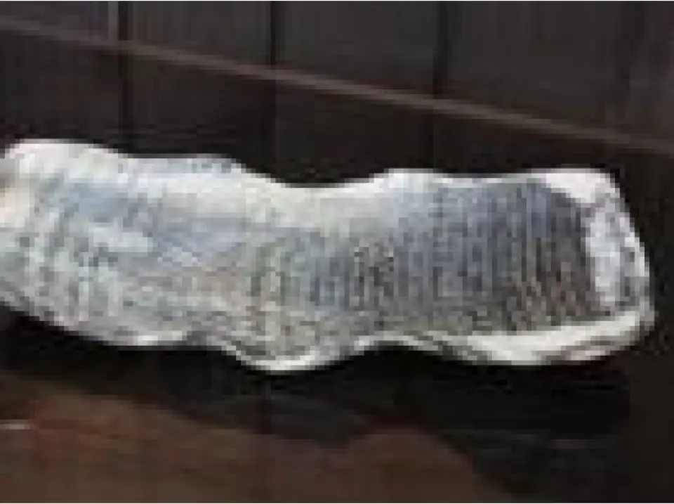 정해진 모양에 얽매이지 말고, 상상력을 발휘하여 원하는 어떤 모양으로든 접시를 만들어 보세요.