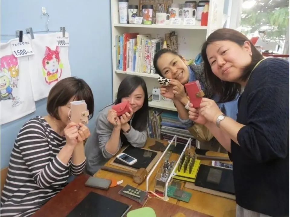 お好きなモチーフや、お好きなカラー・柄の牛革を選んで、完全オリジナル！