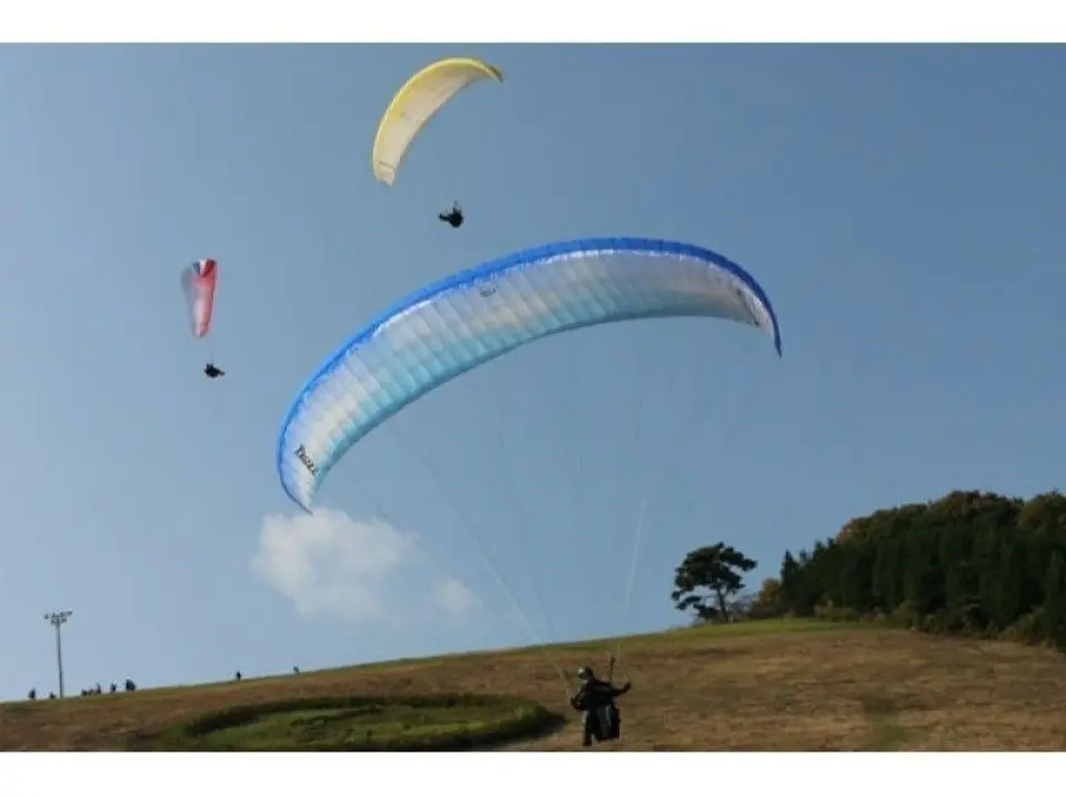 This is a full-day afternoon experience. Meet at the shop and check in at 12:45 PM.

1:15 PM: Lesson begins. Fly at an altitude of approximately 20-30 meters.

3:30 PM: After a flight at 20-30 meters, fly from 100 meters.
*This experience is subject to conditions and skill level.

5:00 PM: End (Early departure is possible at your convenience)