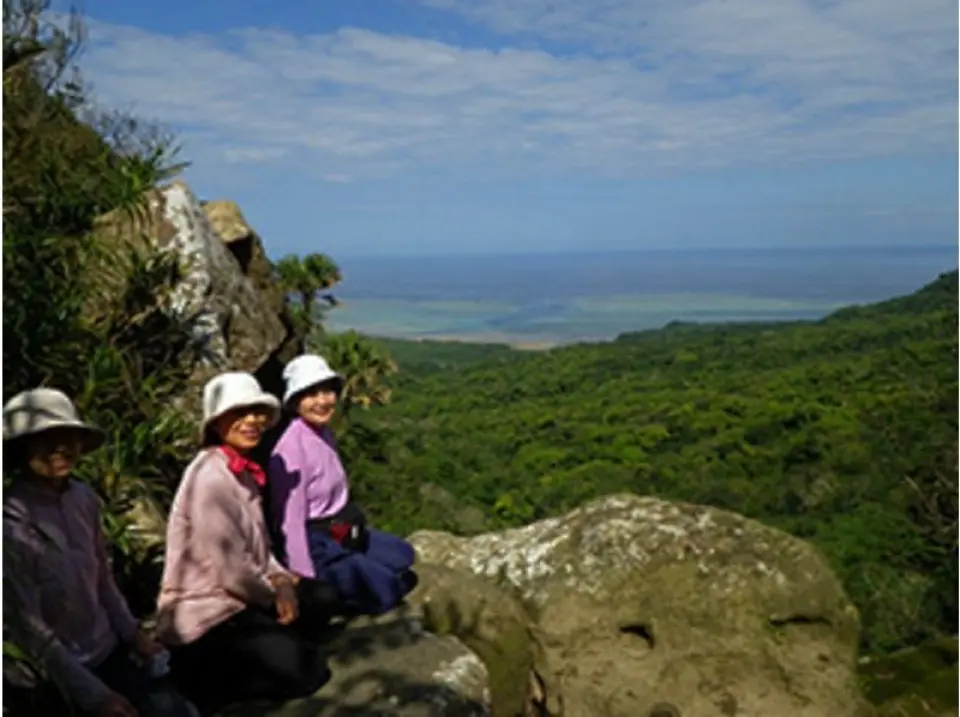 Meet at 9:30 AM
Put on life jackets and water boots at the tour base
Tour begins
Trekking
Arrive at Sandan-no-Taki Falls
Bento lunch break in the great outdoors
Trekking
Disband around 3:30 PM. Free showers are available.