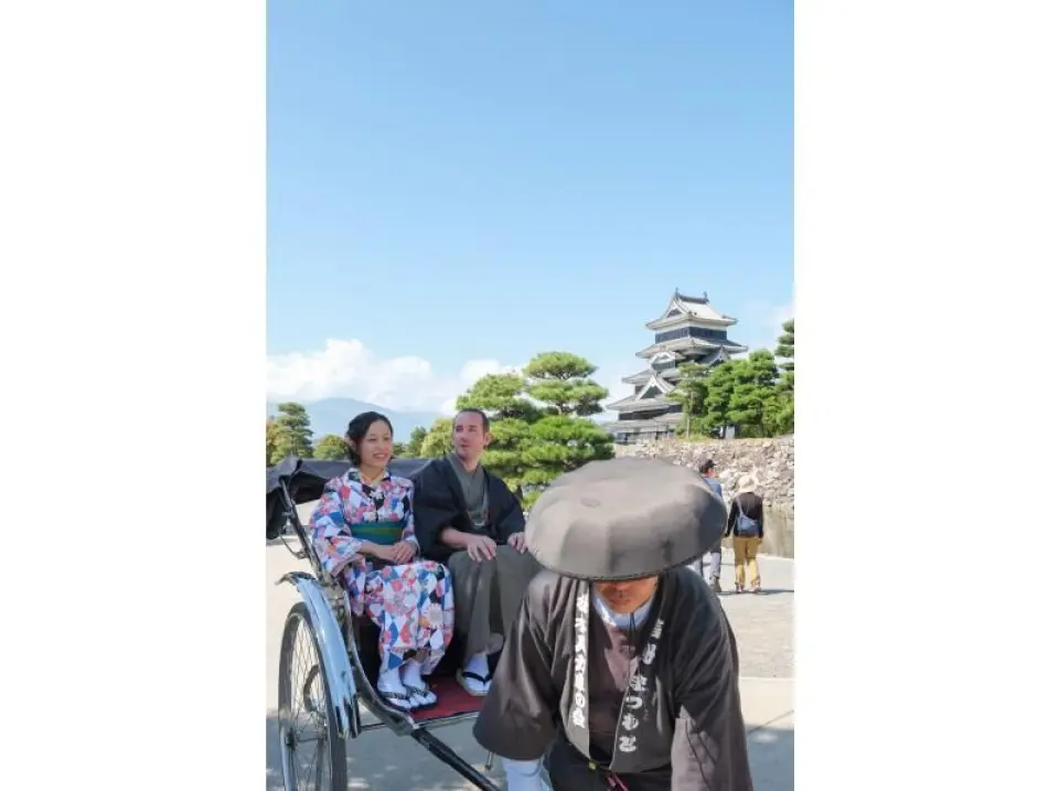[Rickshaw tour of Matsumoto Castle and castle town] After being picked up at Hanakomichi by rickshaw, you will take a rickshaw tour of Matsumoto Castle and castle town. (Approximately 50 minutes)
