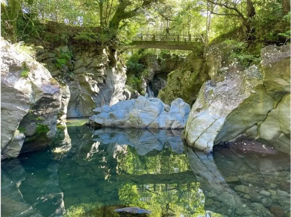 A charming bridge and temple