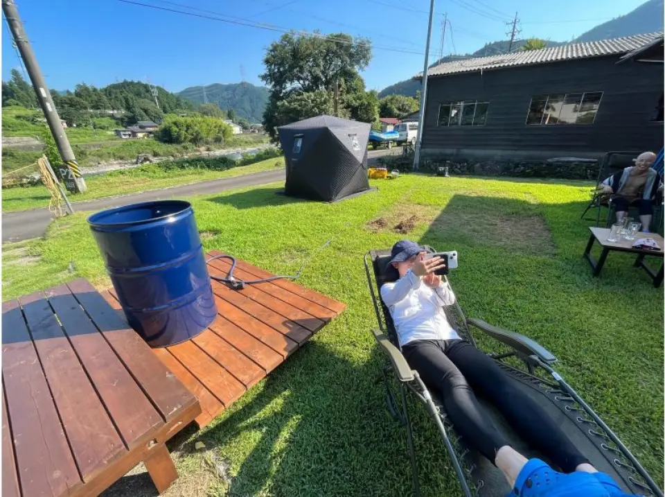 Outdoor bathing. [14:00/17:45] Outdoor bathing on a Totonoi chair is the best!