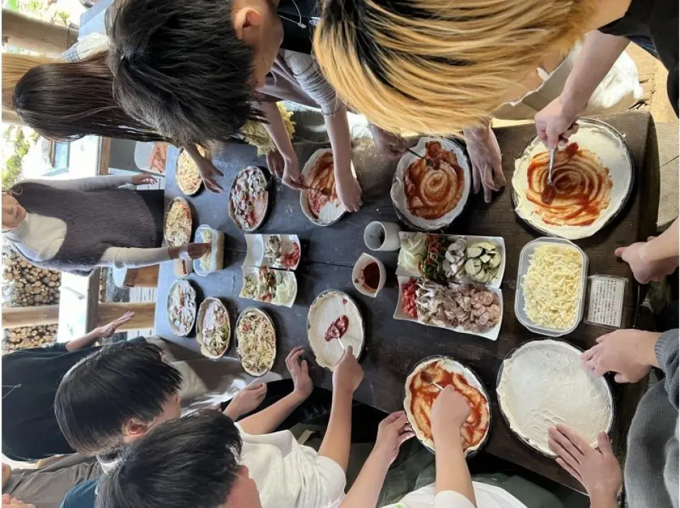 Toppings: Homemade bacon and vegetables harvested from the farm