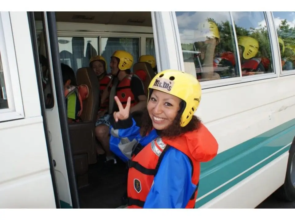 Travel to the river in a private vehicle. [9:30/13:15] Travel to the starting point of Nagara River rafting. Your vehicle will not be used.