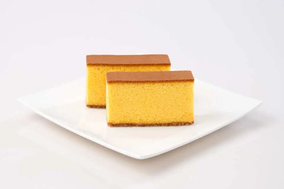 和泉屋：长崎当地知名点心品牌，以长崎蛋糕（Castella）闻名。旅客可在此选购伴手礼，品尝具有地方特色的经典甜点。