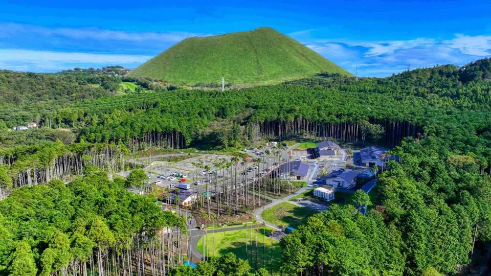 奏の森リゾートと大室山
