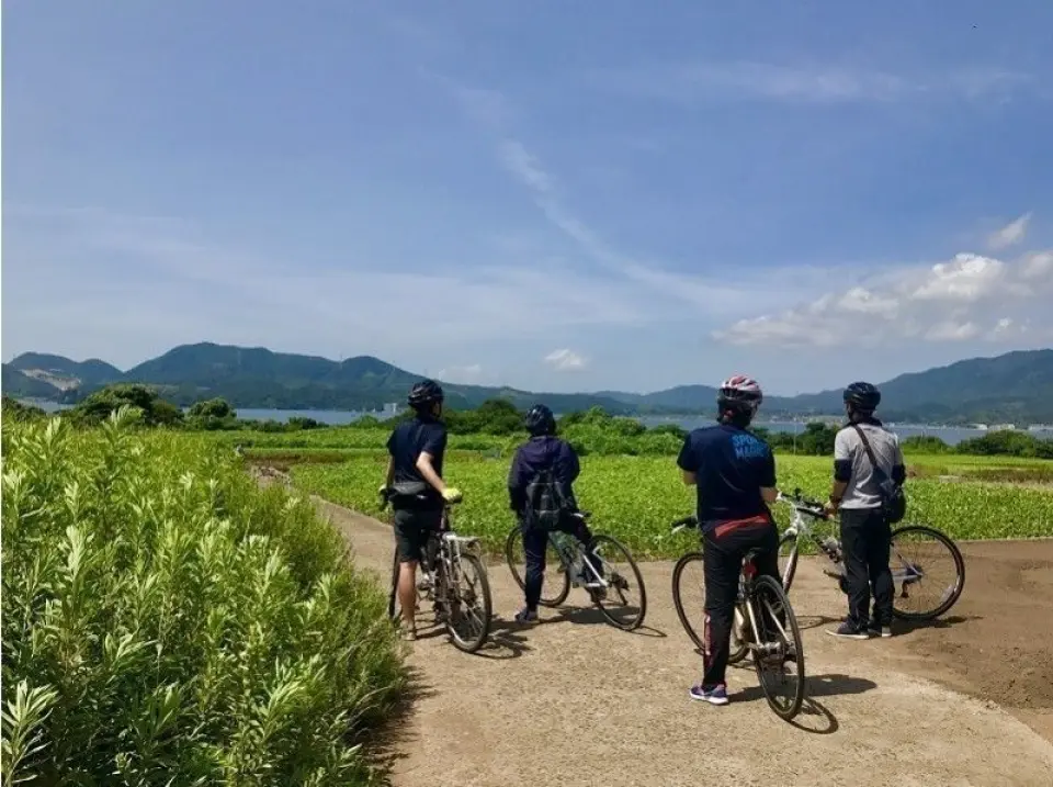 Enjoy the view of Lake Nakaumi from the beautiful hill!