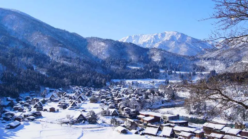 The Shirakawa-go Gassho-zukuri Village, a World Heritage Site, is a pristine Japanese landscape surrounded by mountains. Step into this fairytale-like Gassho-zukuri village and experience traditional rural culture and historical life.