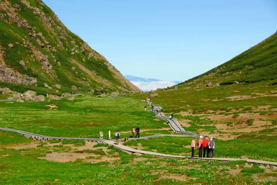 【Alternative to Kamikochi ②】The 3,026-meter-high Mount Norikam and Mount Norikam Plateau offer magnificent mountain views and numerous hiking trails. Stroll among forests, waterfalls, and wetlands, enjoy the cool climate and breathtaking mountain scenery, and experience a healing natural journey away from the hustle and bustle.