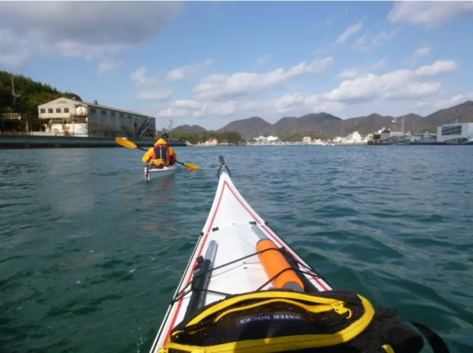 A slow-moving sea kayak allows you to fully experience the nature of the Seto Inland Sea.