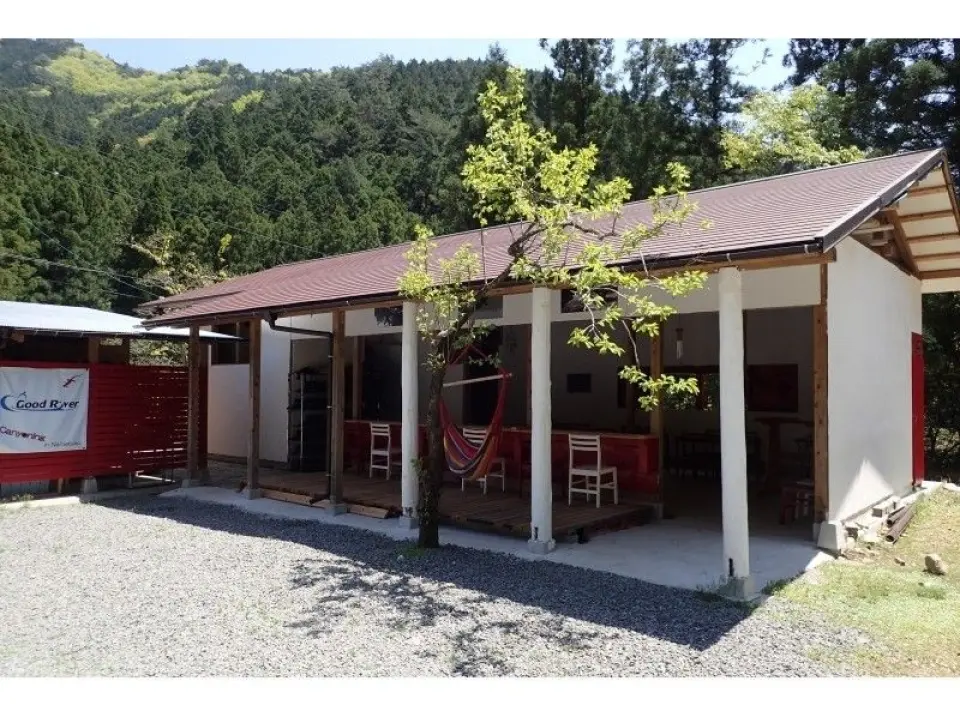 The red stands out against the white walls...a stylish base to welcome you!