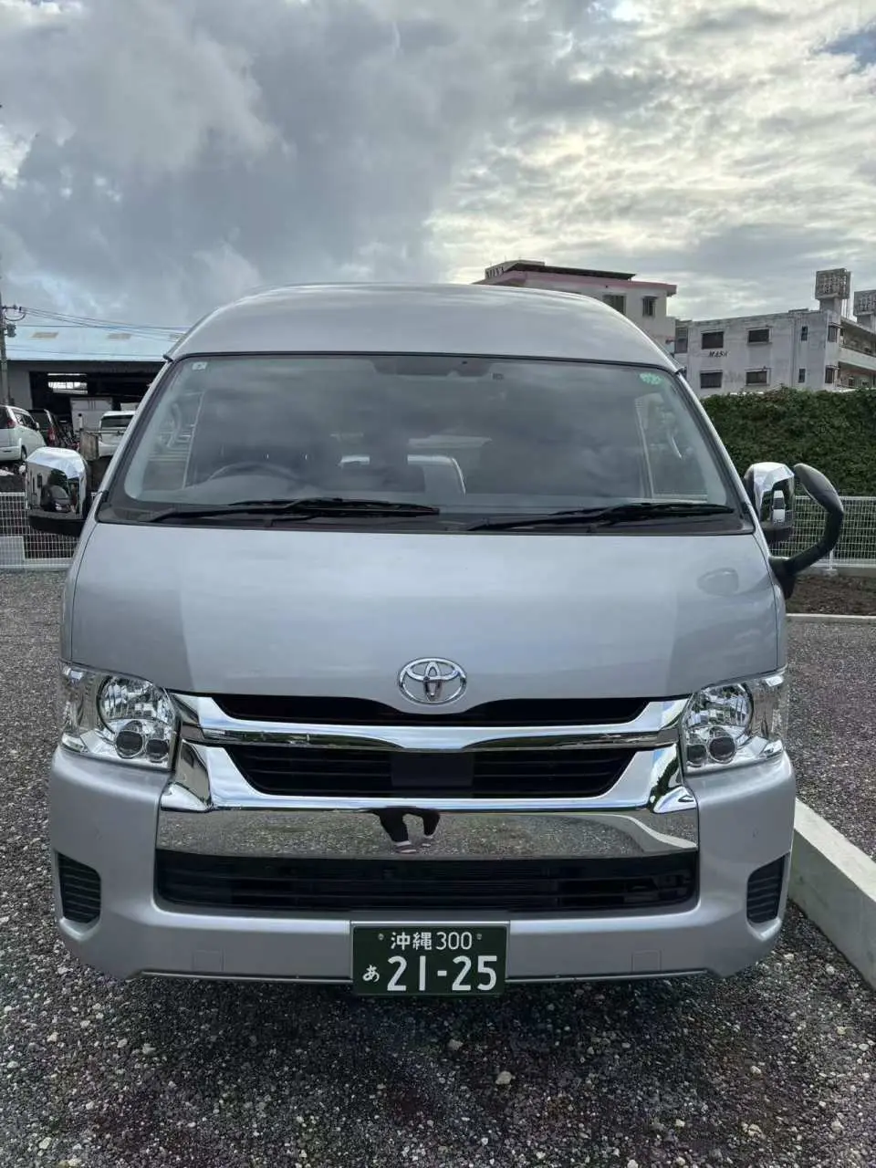 快適な10人乗り車両（9人乗り）とバイリンガル（中国語と日本語）のドライバー
