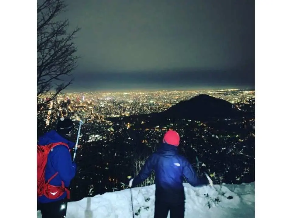 Overall itinerary. After checking in at the meeting point, proceed to the experience location. 
1. At the trailhead, there will be a pre-mountain lecture. Put on snowshoes or snow spikes and start. (10 minutes) 
2. After a break, head to the summit of Mt. Sankaku. (60 minutes) 
4. Take photos at a night view spot. (15 minutes) 
5. Descend the mountain. (60 minutes) 
6. After descending the mountain, you will be transported back to Sapporo Station. The tour is scheduled to end at 9:00 PM.