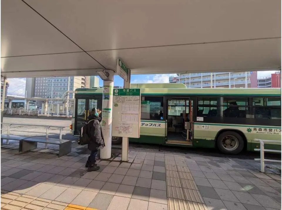 青森市営バス利用（バス料金はツアー料金に含まれています）。
