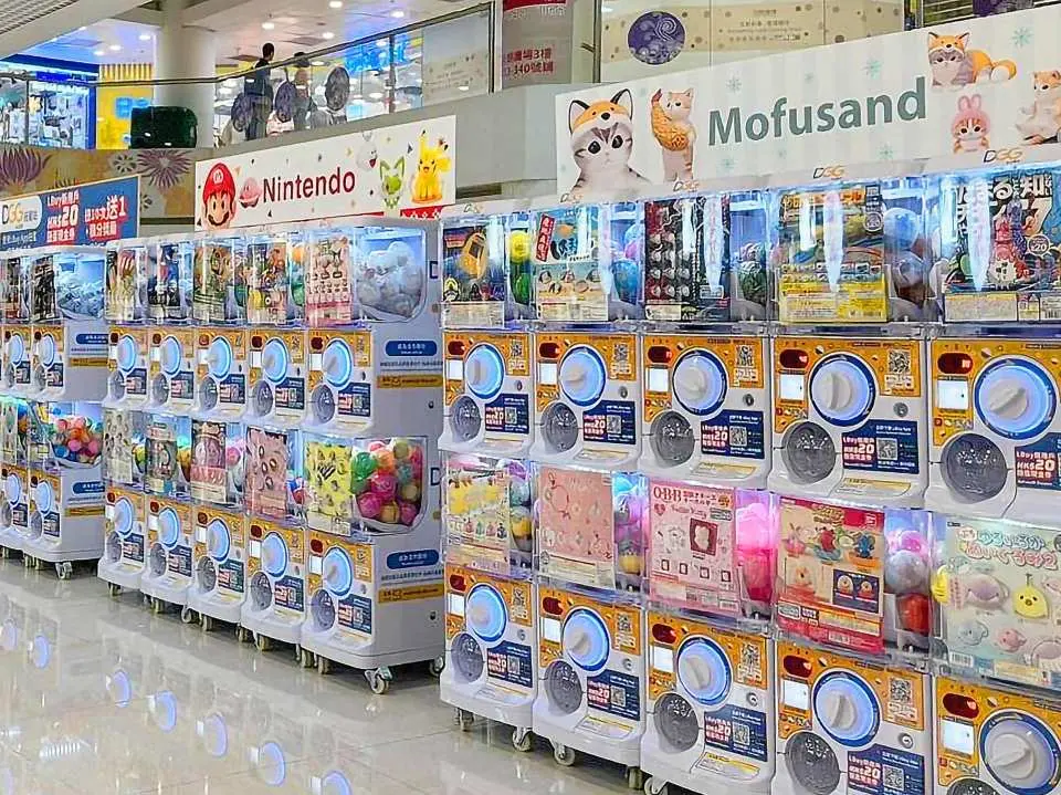 LBUY의 DGG가 가장 트렌디하고 인기 있는 가샤폰 경험을 선사합니다. QR 코드를 스캔하기만 하면 간편하게 가샤폰 캡슐을 받을 수 있습니다. 현금 결제 없이 빠르고 편리하게 이용하세요!