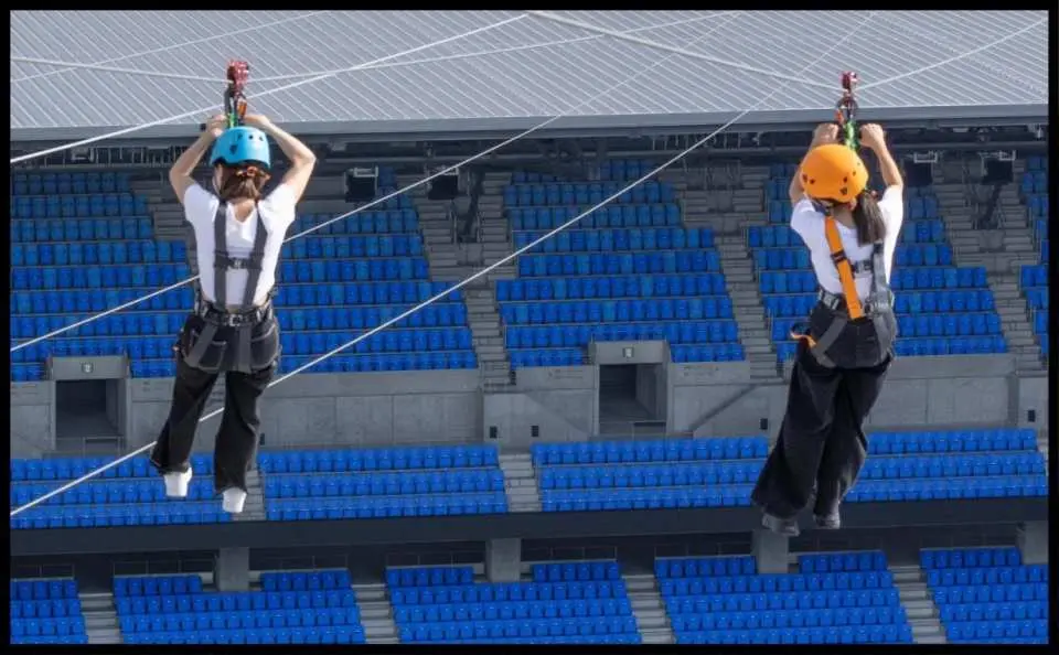 แบบนั่ง: แบบนั่งนี้ช่วยให้คุณเพลิดเพลินกับการบินจากตำแหน่งที่สูงขึ้น แบบมาตรฐานนี้เหมาะสำหรับผู้คนหลากหลายกลุ่ม ตั้งแต่ผู้เริ่มต้นจนถึงผู้ที่มีประสบการณ์ นอกจากนี้ยังสามารถหันศีรษะไปมาได้ง่าย ดังนั้นหากคุณต้องการชมวิวเมืองนางาซากิจากมุมสูง นี่คือแบบที่เหมาะสำหรับคุณ!