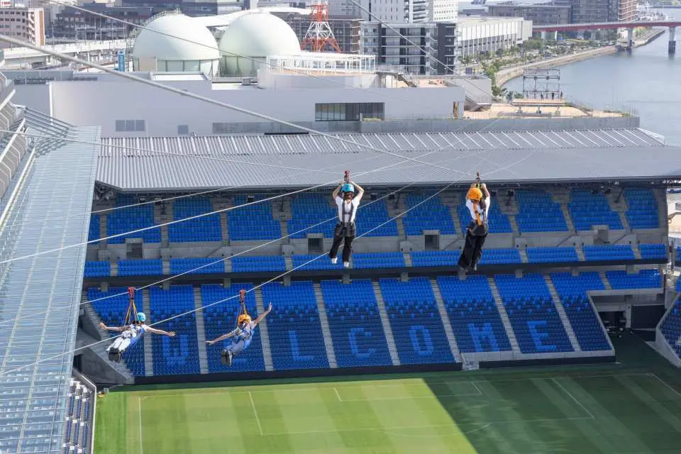 ครั้งแรกในญี่ปุ่น! บินเหนือสนามฟุตบอล!