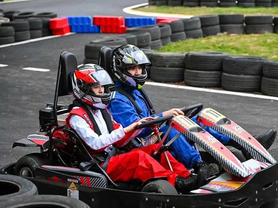 Xe hai chỗ ngồi (hai chỗ ngồi trên một xe)