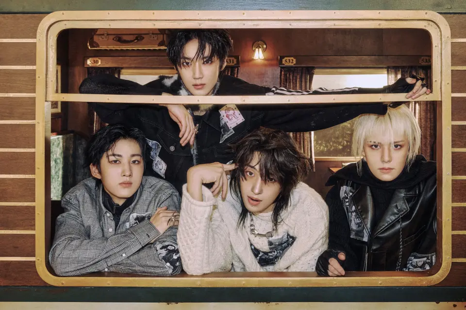 AxMxP, as FNC's newest force, made their debut in Hong Kong with modern rock elements and strong stage visuals, becoming one of the highlights of the show.