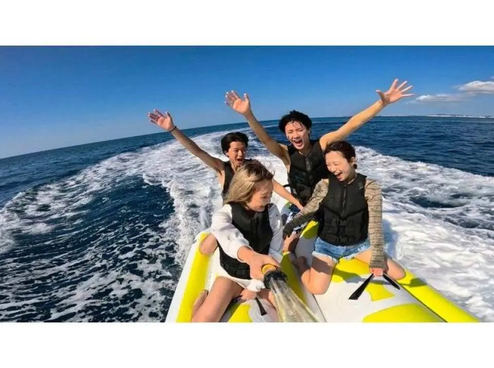 精彩體驗即將開始♪ 您選擇的水上休閒活動終於要開始了！該

在海面上飛馳的刺激感和被水花濺起的快感，一定會讓您笑容滿面。與您的朋友和家人一起享受這非凡的樂趣吧！

我們也提供免費的手機殼租借服務，方便您用影片記錄下最令人興奮的瞬間和您純粹的快樂。

記錄下這一刻，體驗結束後，您可以隨時重溫這些美好回憶♪

我們的工作人員將提供全面的安全保障，即使是第一次體驗的遊客也能安心參與。

現在，讓我們盡情享受，創造美好的回憶吧！