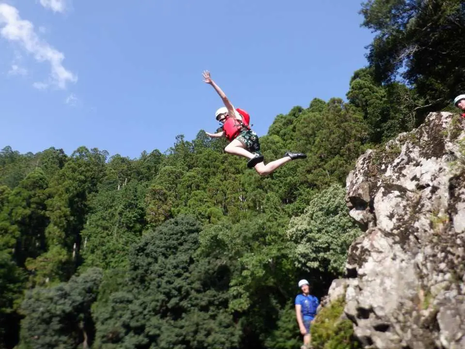Cliff Jumping Experience
You can jump off a cliff approximately 3 meters high. If you're feeling brave, give it a try!