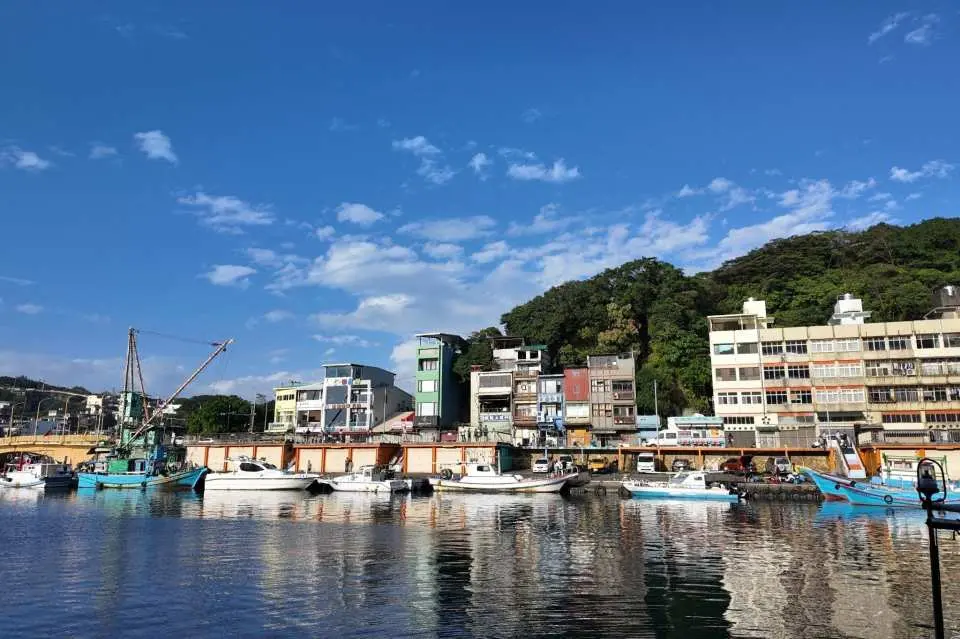 【基隆港】由于交通拥堵，往返港口的旅行时间可能会延长，导致在旅游景点的停留时间缩短。
