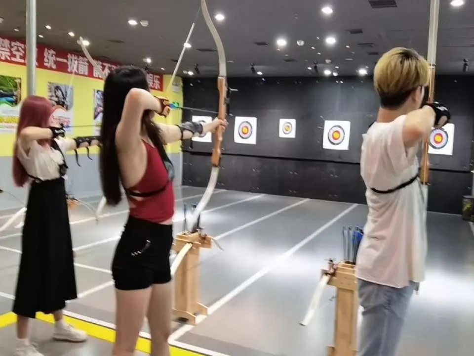【射箭】明亮寬敞的環境，簡約的裝修，人性化的場地設計，超長箭道滿足你的需求