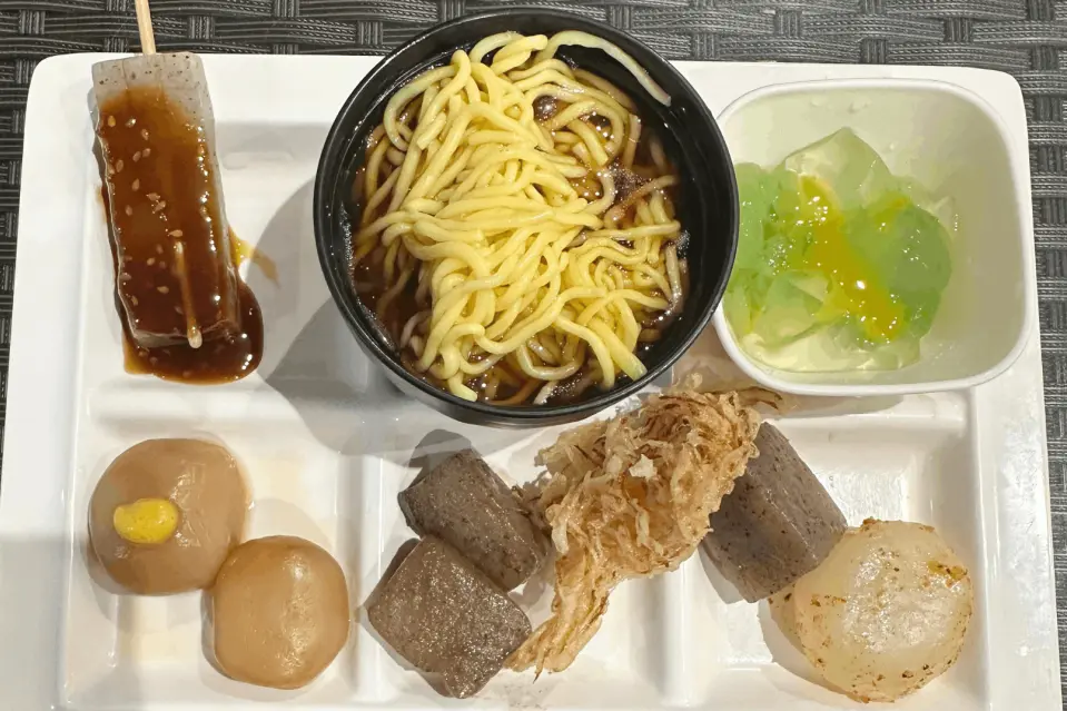 工廠參觀結束後即可前往完全免費的蒟蒻自助餐區，品嚐超過20種蒟蒻料理，包含涼麵、關東煮、壽喜燒風味及各式甜點。
