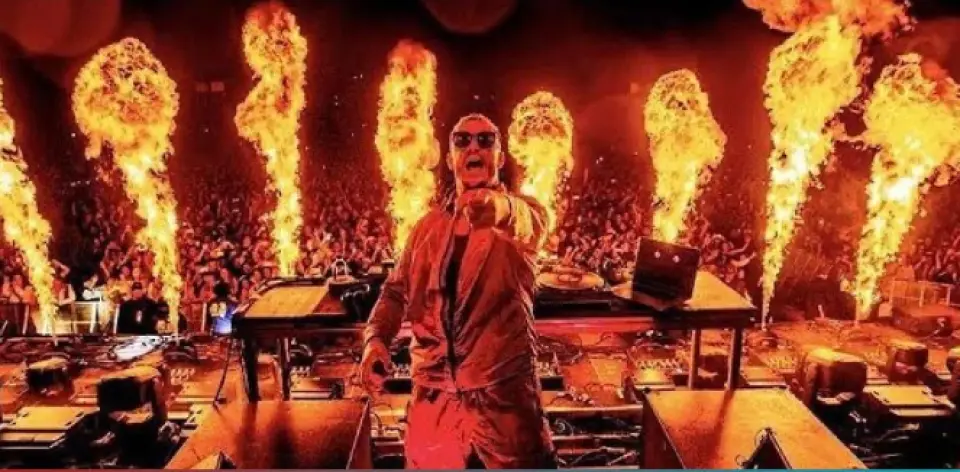 DJ SNAKE 源自地下，席捲全球。擁有法國電子音樂圈血統的DJSNAKE，從不循規蹈矩，不斷開創全新範式。《Bird Machine》、《Turn Downfor What》、《Propaganda》這些作品不只是登上榜單，更重塑一代人的聽覺潮流，將陷阱音樂、電音舞曲與嘻哈風格推向全球主流視野。這次的呈現將是DJSNAKE在香港舉辦大型個人演出，現場還有好友鼎力助陣，快來加入這場音樂盛宴！