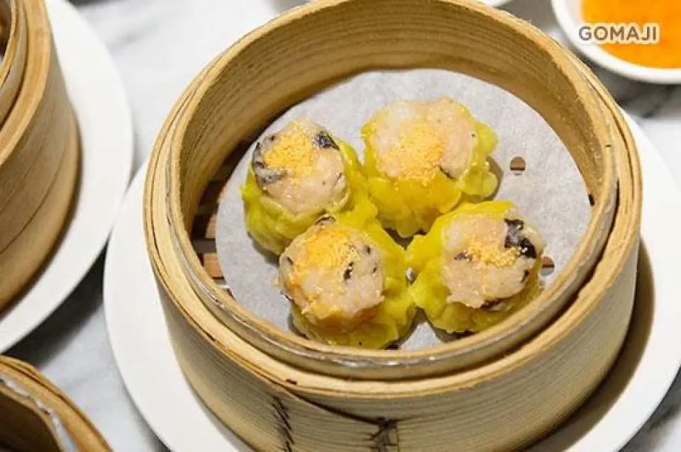●饮茶料理●
1.虫草花拌水莲
2.翡翠海鲜羹
3.水晶鲜虾饺
4.广式蒸烧卖
5.黄金叉烧酥
6.★翠玉白菜
7.★肉形石
8.腊味萝卜糕
9.故宫香炒饭
10.鲜果杏仁露