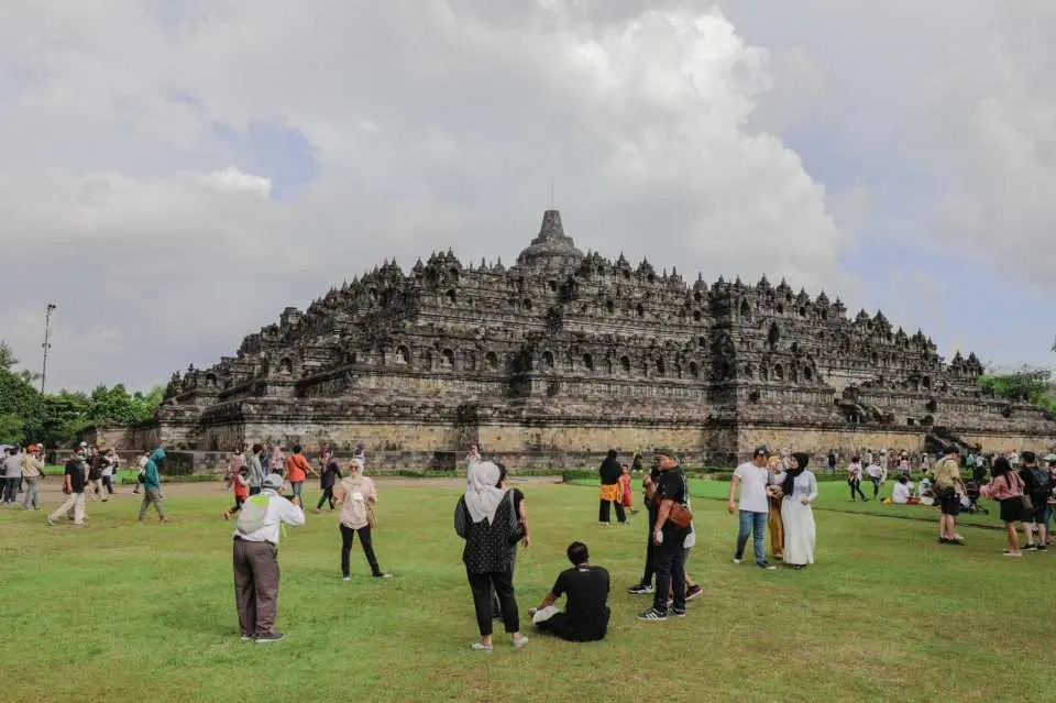 This experience provides a deeper appreciation of Borobudur’s heritage, making it ideal for visitors interested in history, architecture, and cultural exploration.