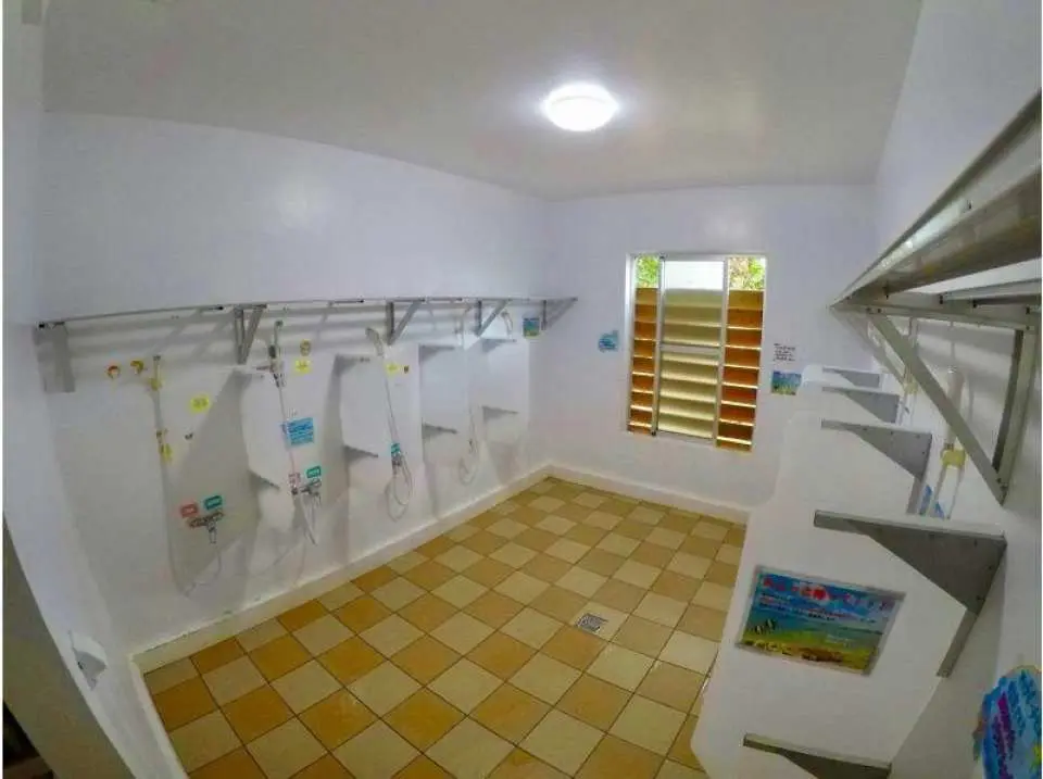 Spacious shower room!