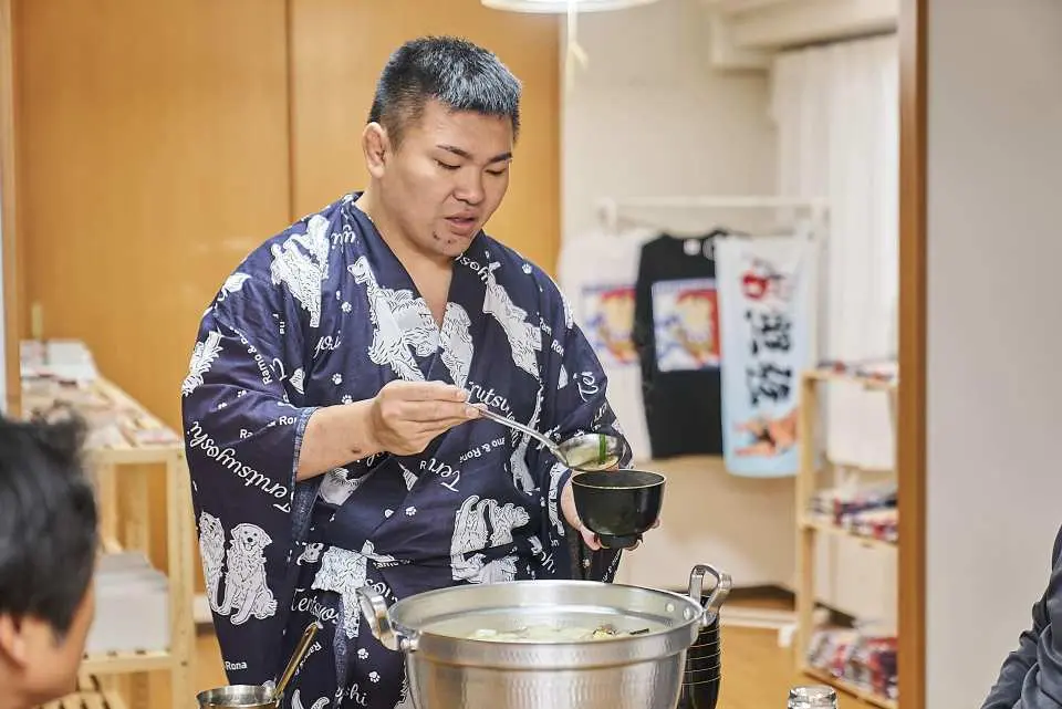 相撲力士との食事（相撲鍋定食）