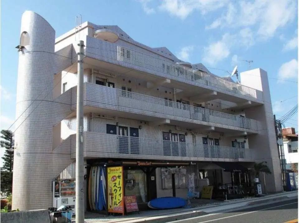 。出港の50分前に集合をお願いします。 体調確認をした後、更衣室で着替えをしていただきます。ビーチサンダル・バスタオルもご用意ください！