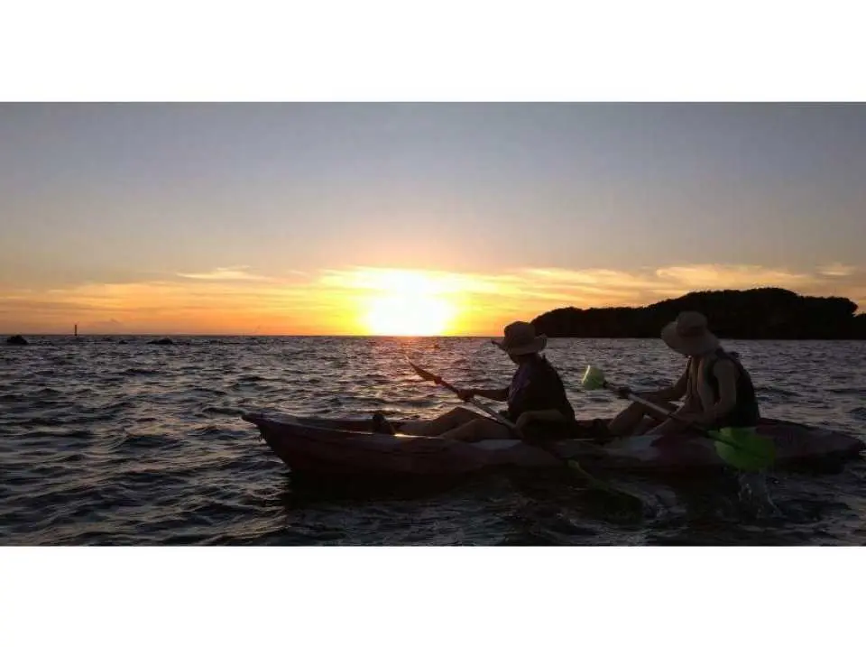 拍張紀念照吧！這是記錄旅程的絕佳方式！

在夕陽西下、落日餘暉灑滿地平線的那一刻，拍張紀念照吧！