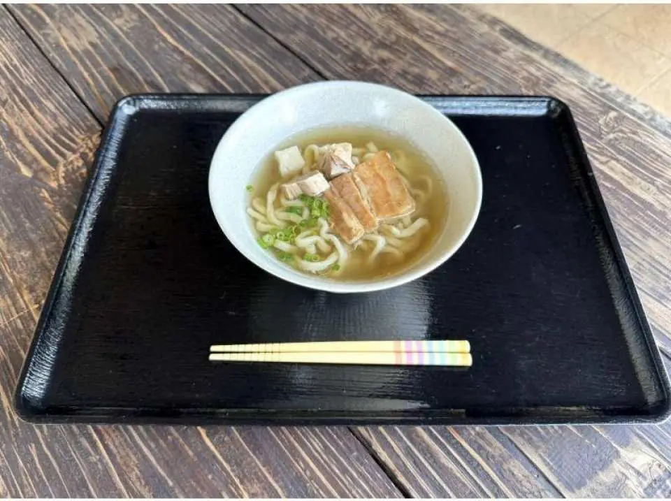 Children's soba noodles: 200 yen. The children's menu only includes a small portion of soba noodles.