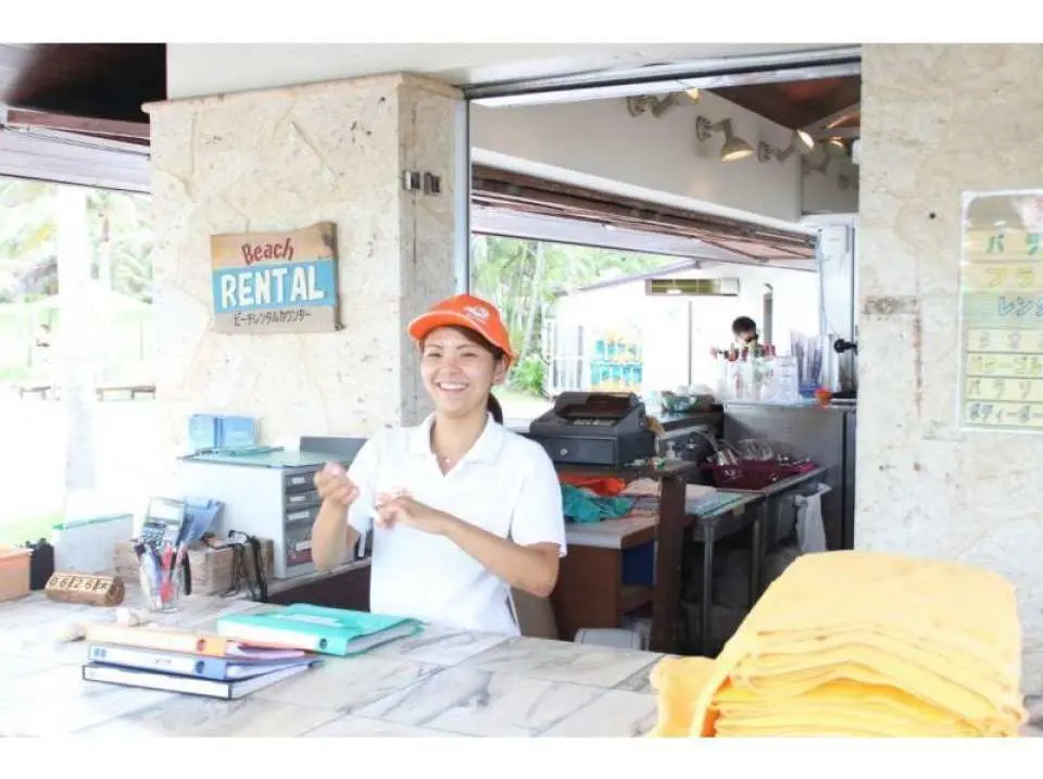 ① For parasailing packages: Please meet at the beachside cafe lanai at Kanucha Resort to register and pay for your parasailing activity.