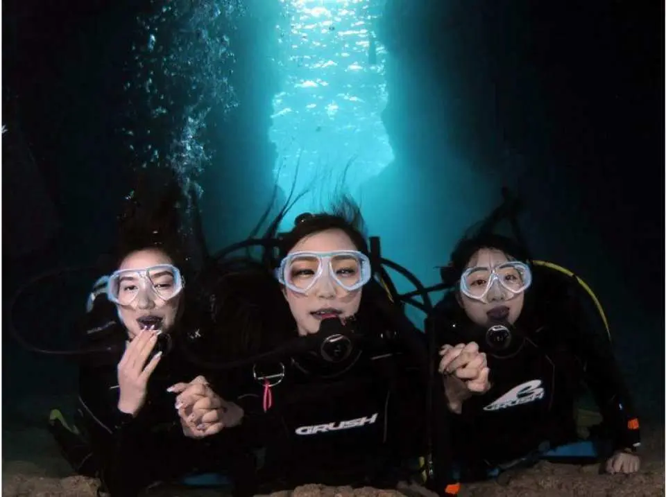 Blue Grotto, Underwater