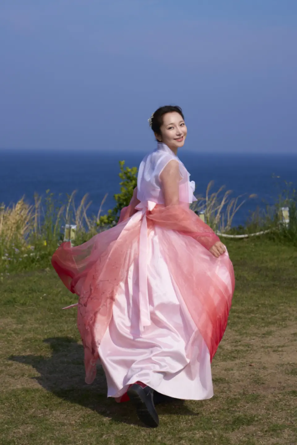 Add the beauty of Hanbok to beautiful Jeju and create unforgettable memories through photos!