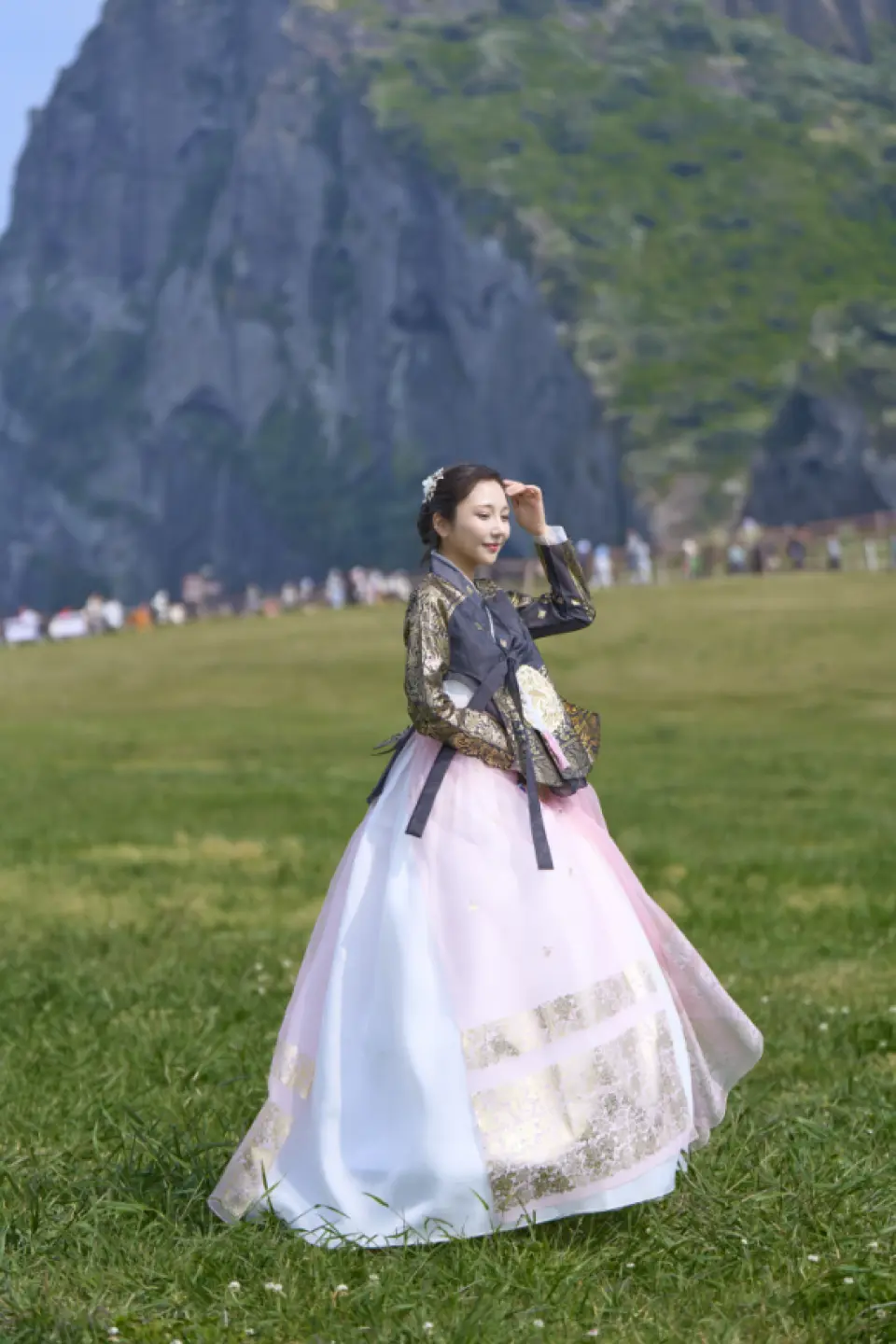 Wear beautiful Hanbok with elegant lines and vibrant colors at the UNESCO World Heritage site, Seongsan Ilchulbong!