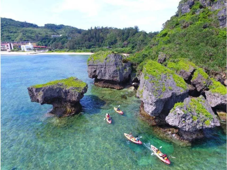 Passing through the rocky shore to the open sea! Depending on the tide, you'll either go between the rocks or along the rocky shoreline!